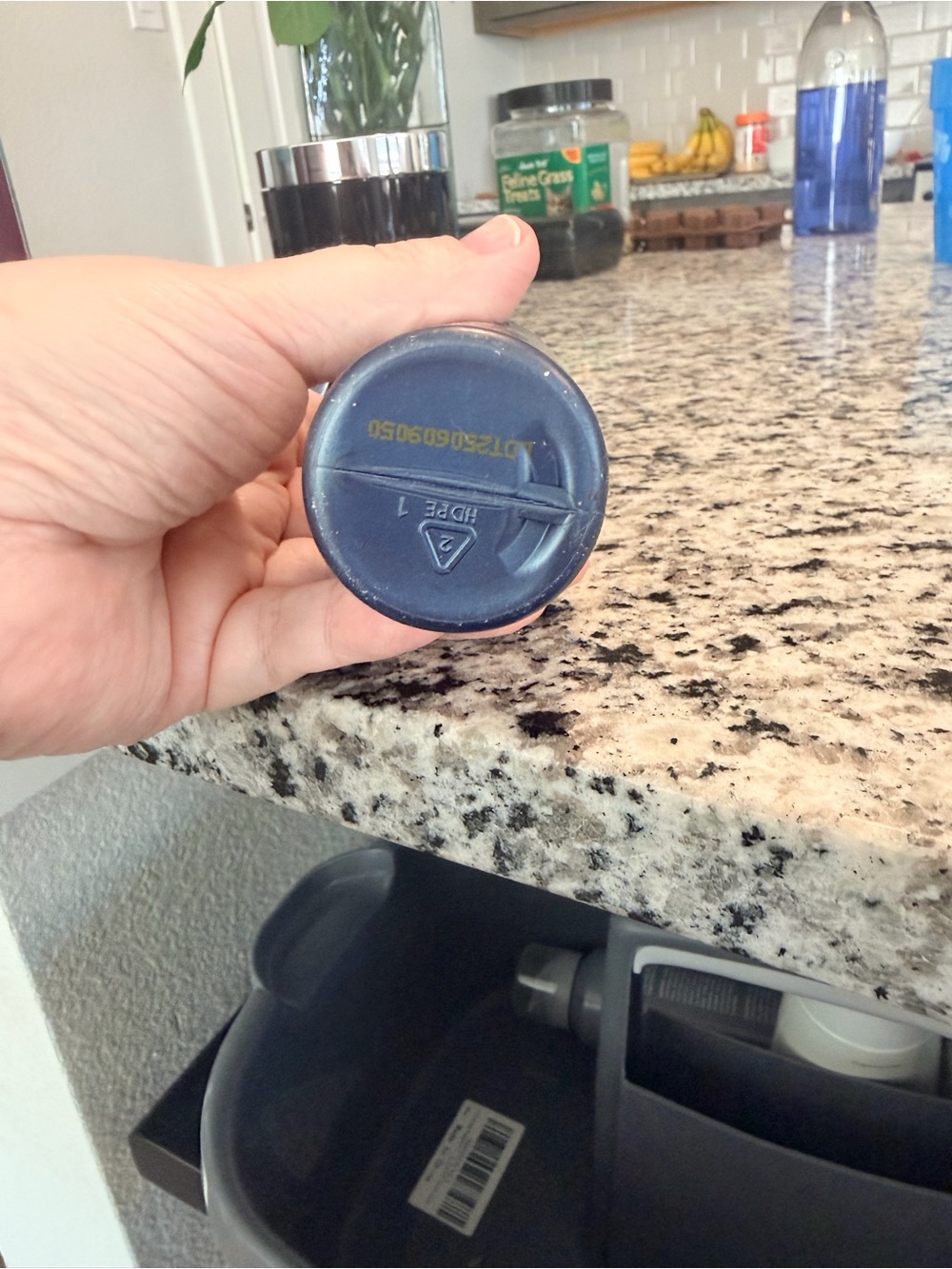 MONAT Smoothing Anti-Frizz Blow Out Spray - Picture 5 of 5